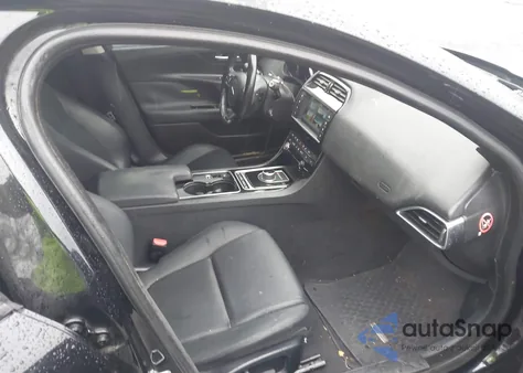 2017 Jaguar Xe 35T Premium z USA, uszkodzony, nr VIN SAJAJ4BV3HA963211